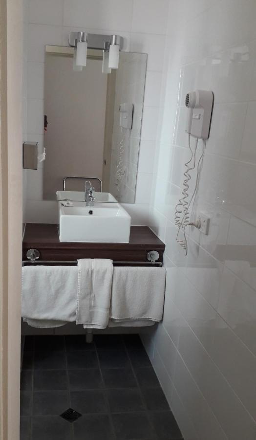 Daydream Motel And Apartments Broken Hill Esterno foto