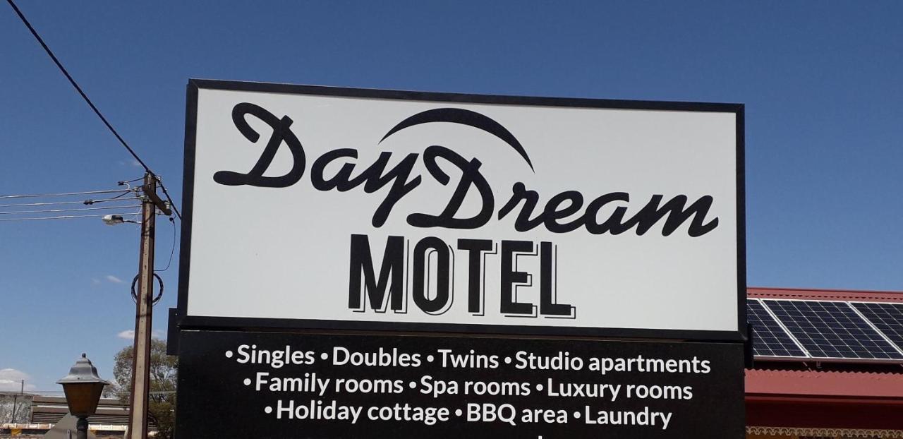 Daydream Motel And Apartments Broken Hill Esterno foto