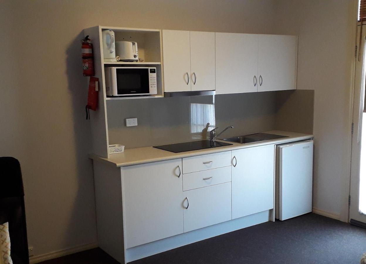 Daydream Motel And Apartments Broken Hill Esterno foto
