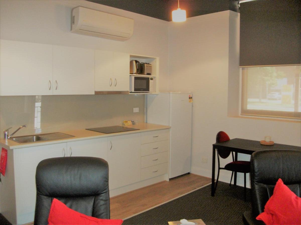 Daydream Motel And Apartments Broken Hill Esterno foto